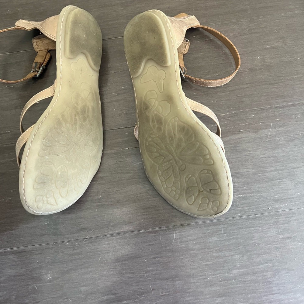 Gold leather b.o.c sandals size 6